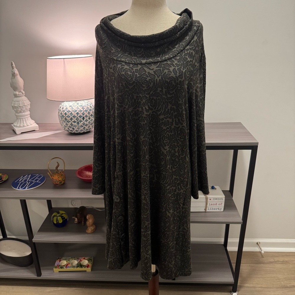 Cut Loose – Textured Floral Button-Back Sweater Dress – Size Large